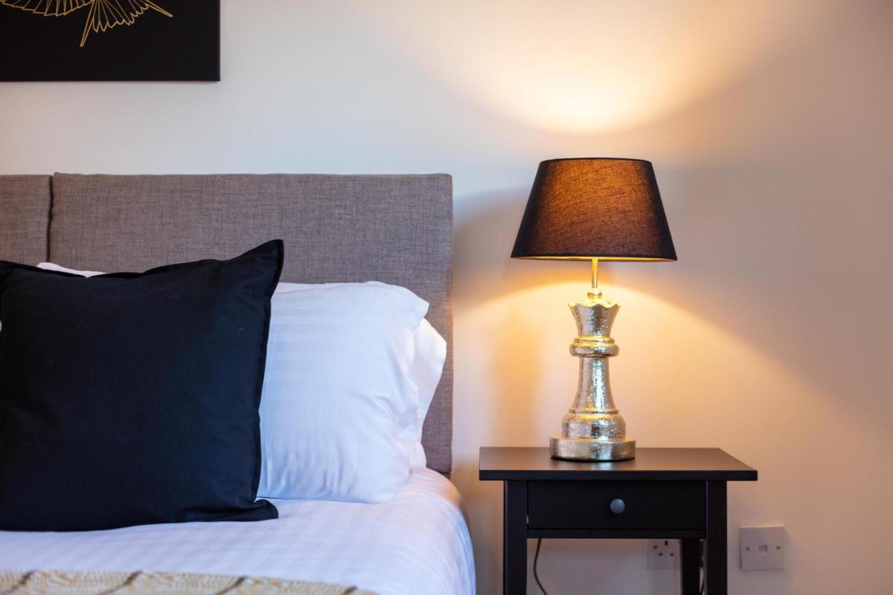 Walker Suite No53 - Donnini Apartments Kilmarnock Esterno foto