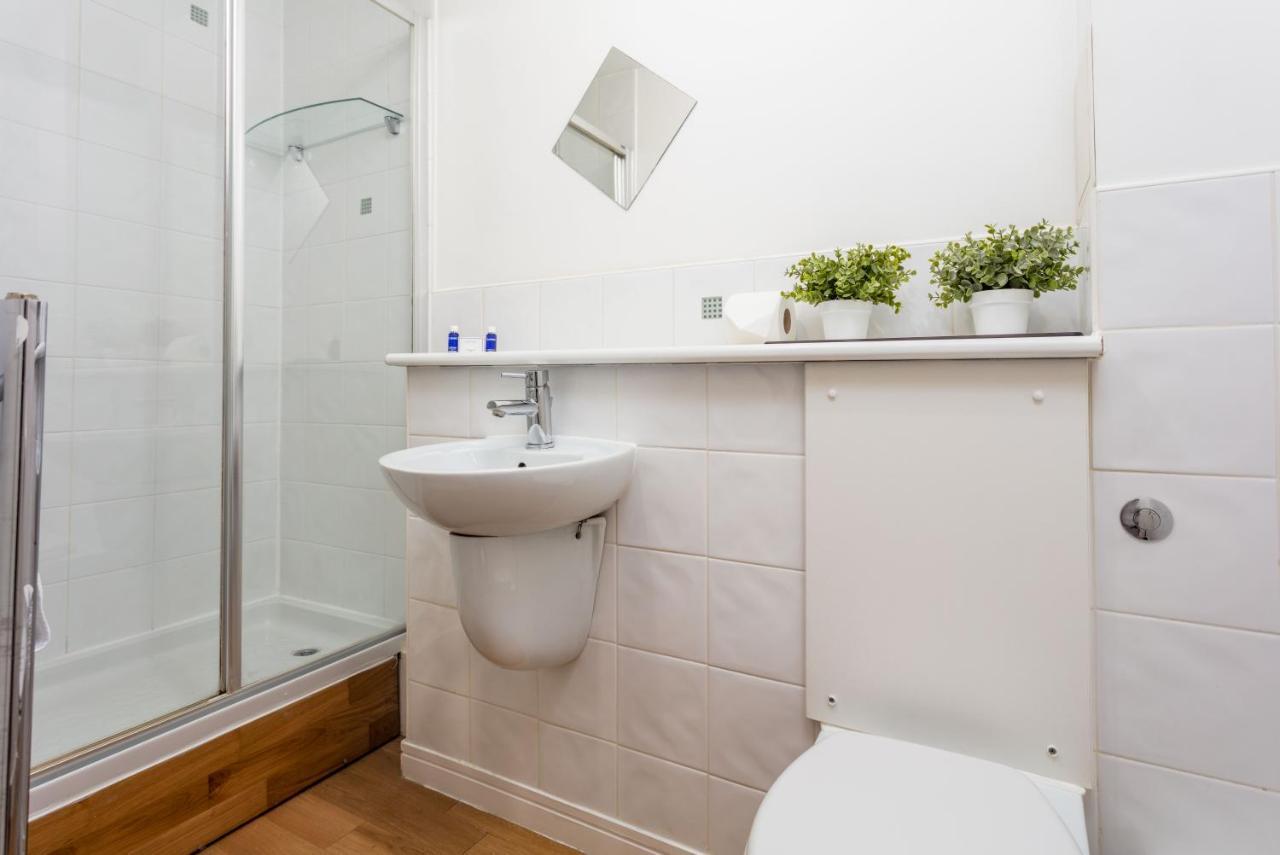 Walker Suite No53 - Donnini Apartments Kilmarnock Esterno foto