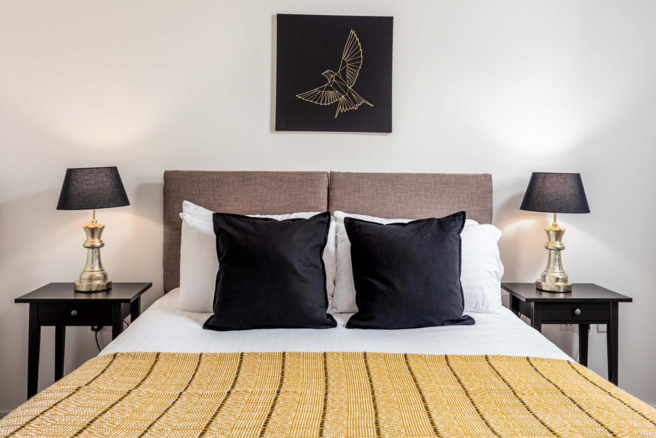 Walker Suite No53 - Donnini Apartments Kilmarnock Esterno foto