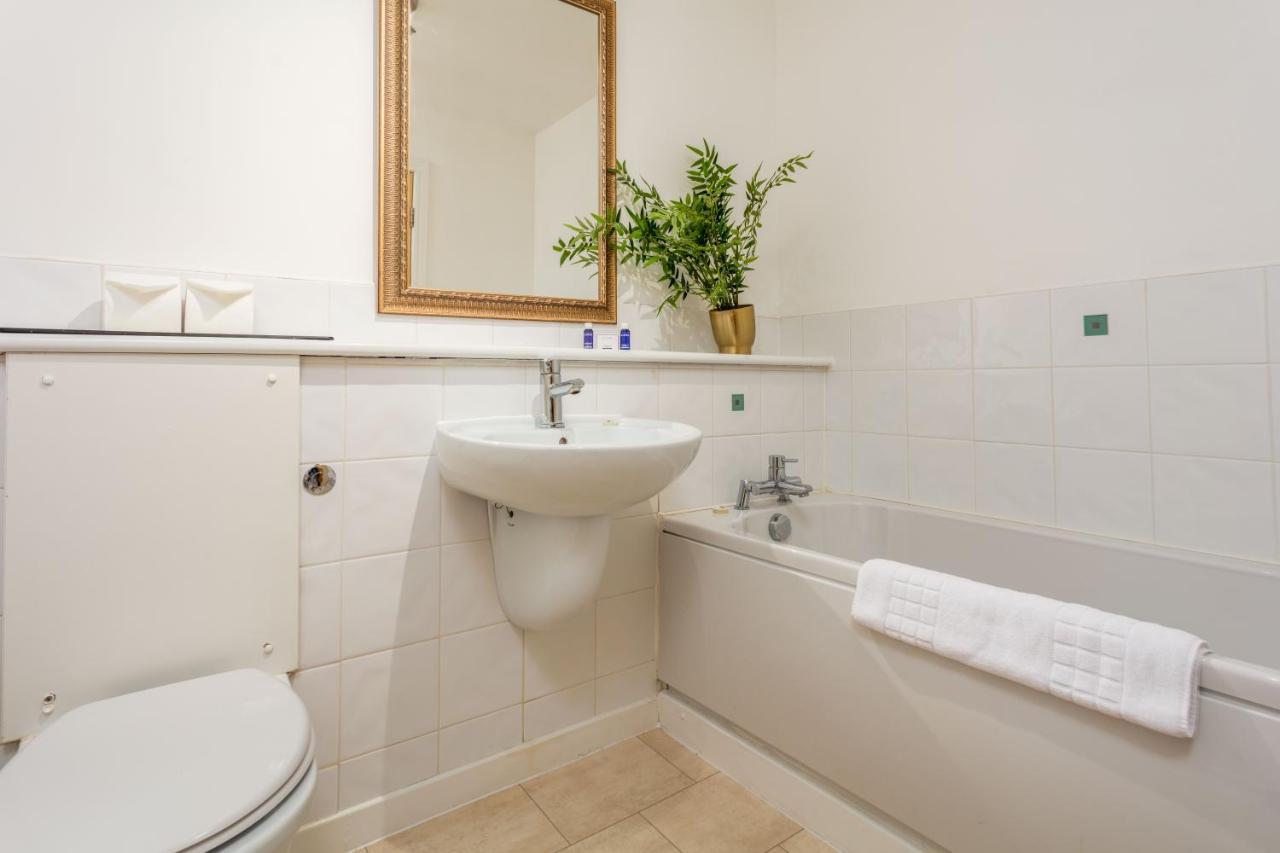 Walker Suite No53 - Donnini Apartments Kilmarnock Esterno foto